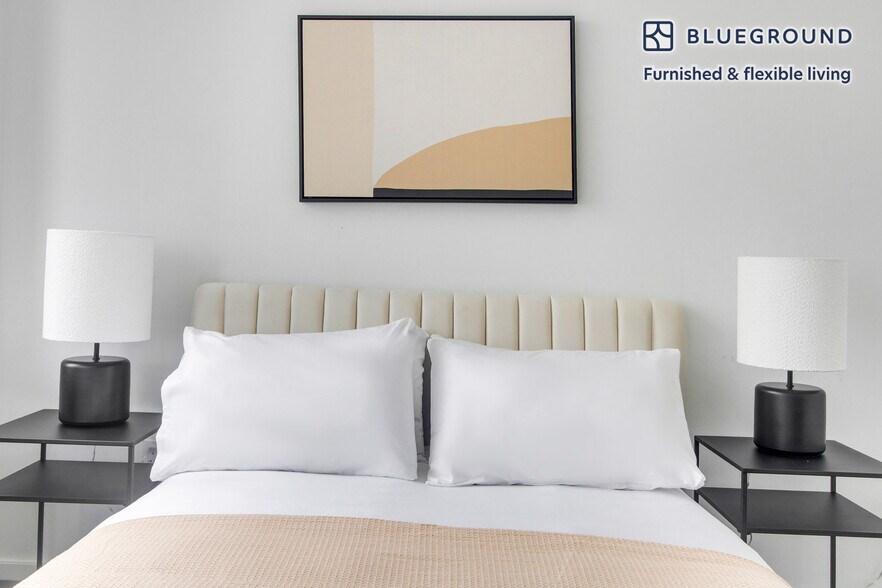 Building Photo - 635 W 42nd St