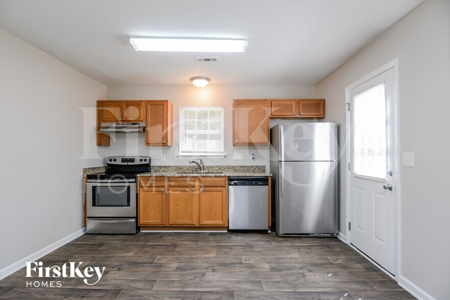 Building Photo - 8723 Sharonbrook Dr