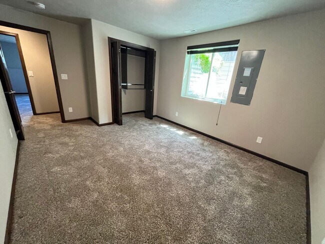 Building Photo - Gorgeous 4 Bed/3 Bath Home in Great Location!