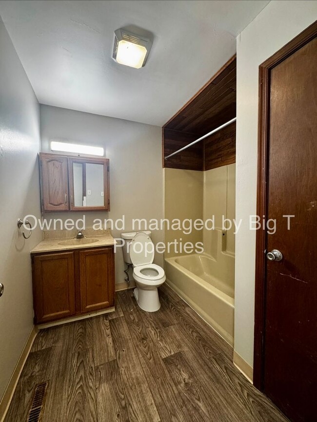 Building Photo - Newark family house on quiet street