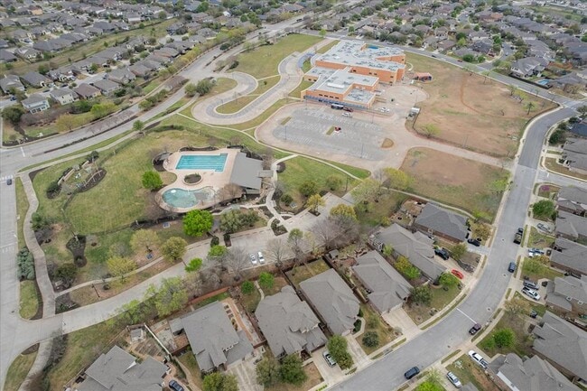 Building Photo - 916 Easton Dr