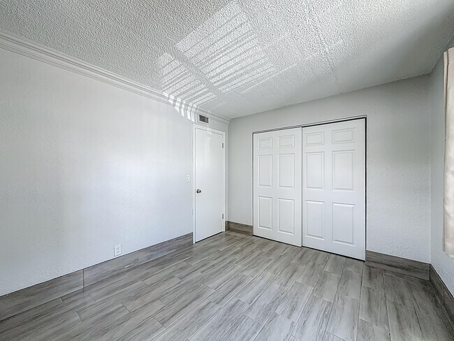 Building Photo - 337 Kenilworth Blvd