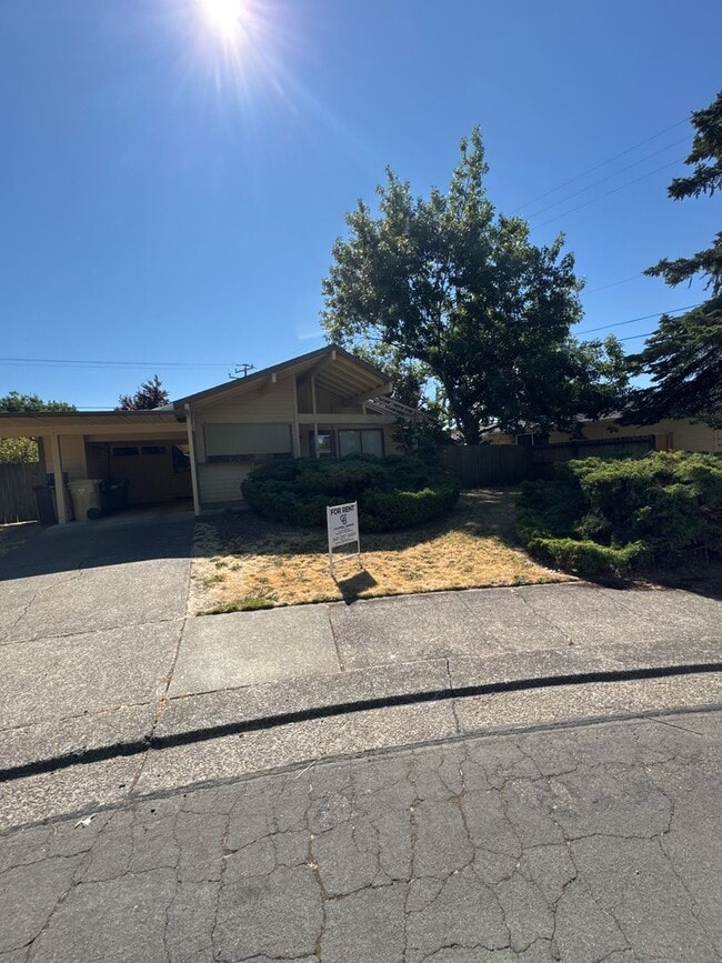 Primary Photo - Cute 3 Bedroom 1 Bath in NW Corvallis! Sma...