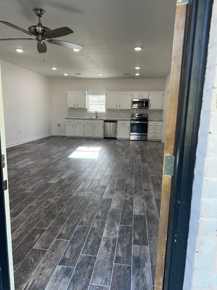 Building Photo - 122 Union Rd