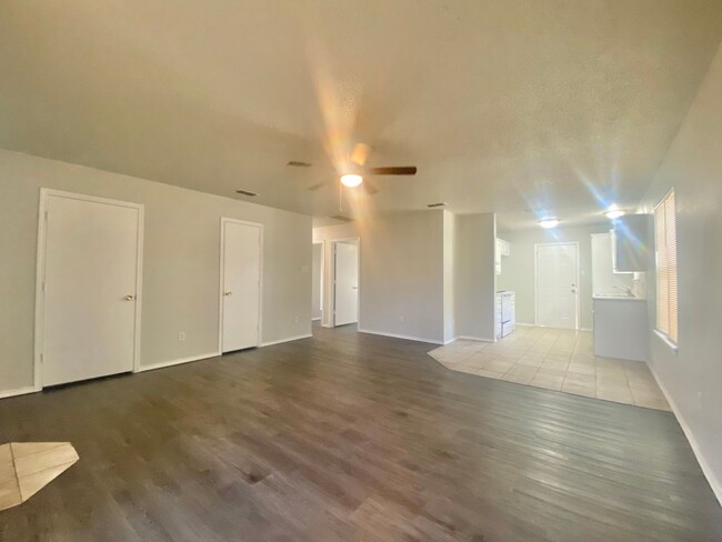 Building Photo - 3 bedroom near I-27 now available.