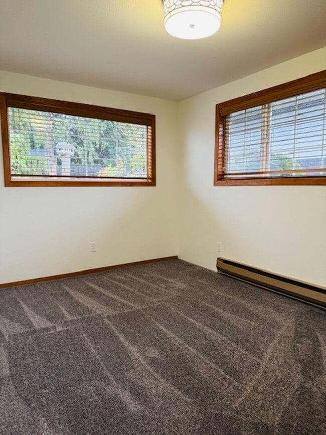 Building Photo - Burlington 3 Bed 2 Bath Home in quiet neighborhood