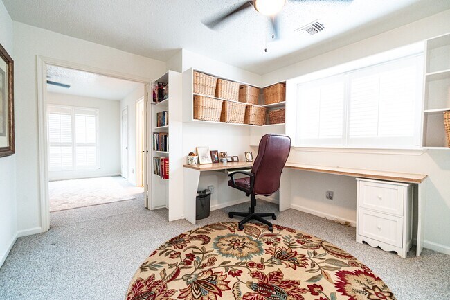 Building Photo - 3026 S Peach Hollow Cir