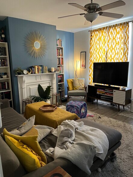 Primary Photo - 1011 Penn St