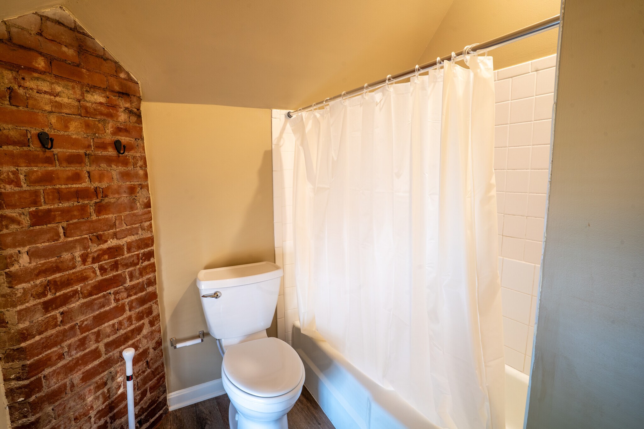Building Photo - 514 W Saint Catherine St