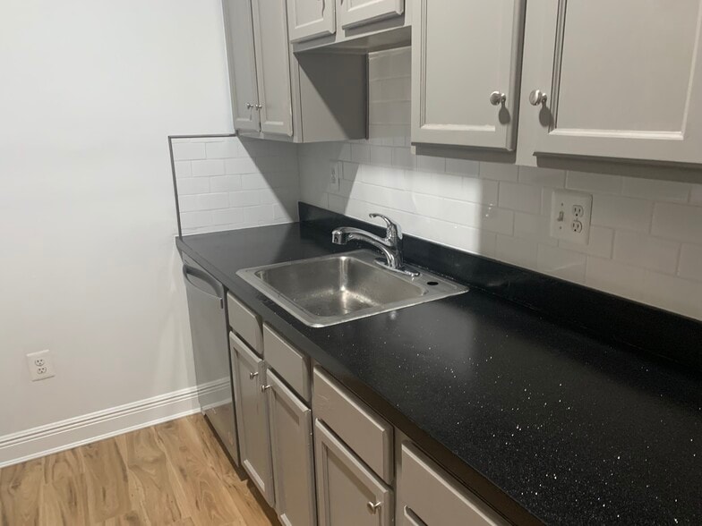 Kitchen - 117 N Bond St