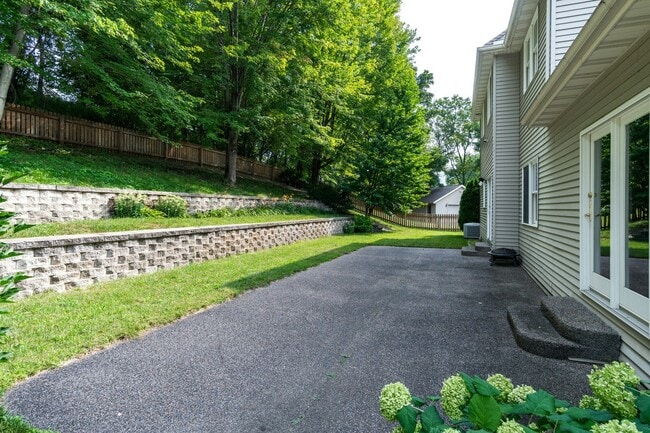 Building Photo - 509 Green Coulee Rd