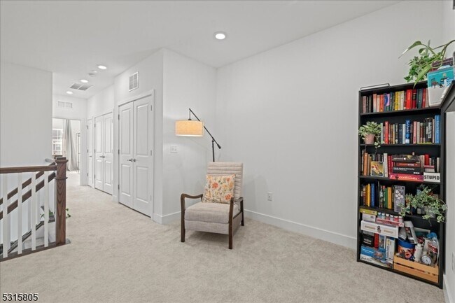 Building Photo - 33 Veterans Wy