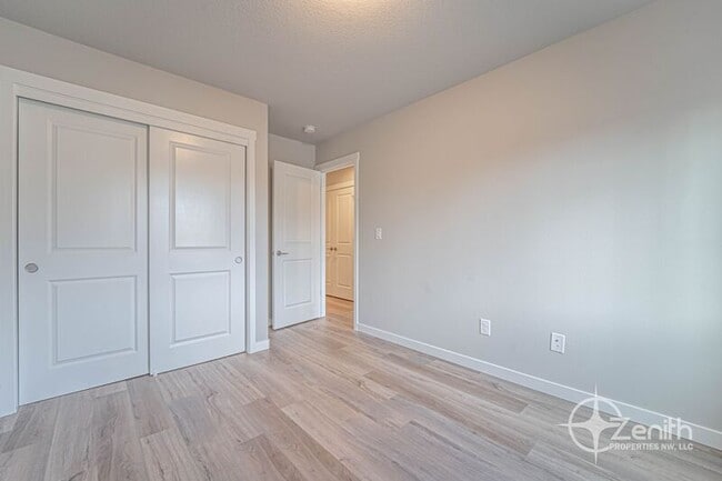 Building Photo - 4915 NE 2nd Ct