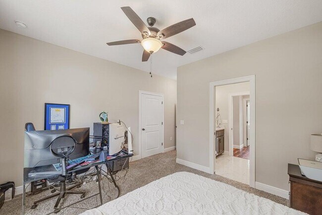 Building Photo - 6030 W Dogwood Dr
