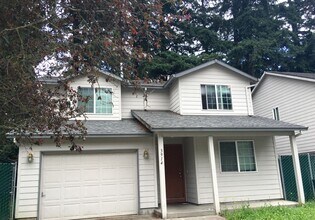 Building Photo - 3 Bedroom/2.5 Bath Home Conveniently Located in SE!