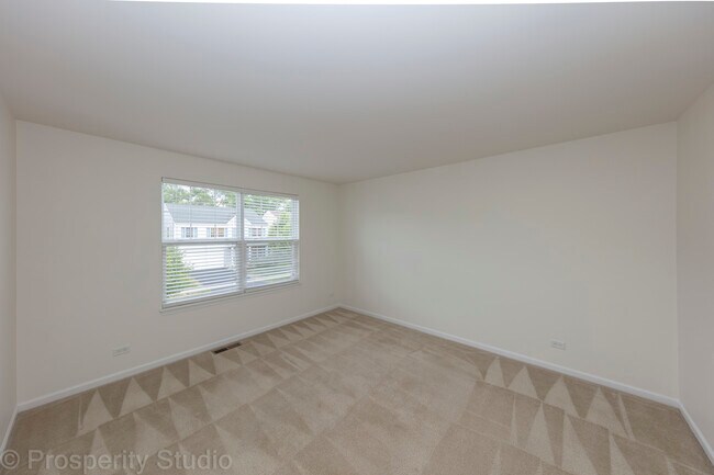Building Photo - 5734 Oak Ridge Way