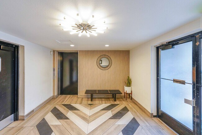 Building Photo - Gated Community 2 Bedroom 2 Bath Condo