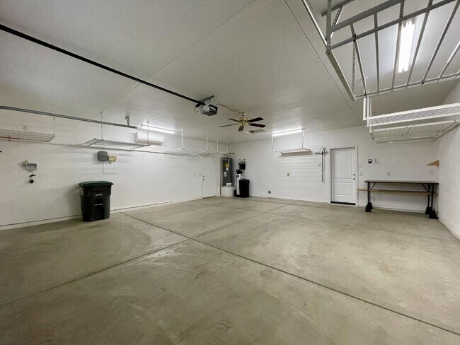 Building Photo - BHCRENT.COM Golf Course Living - Gated Com...