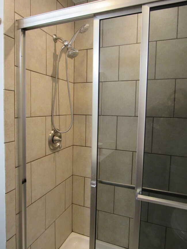 Building Photo - Contact Peggy 501 676 1758