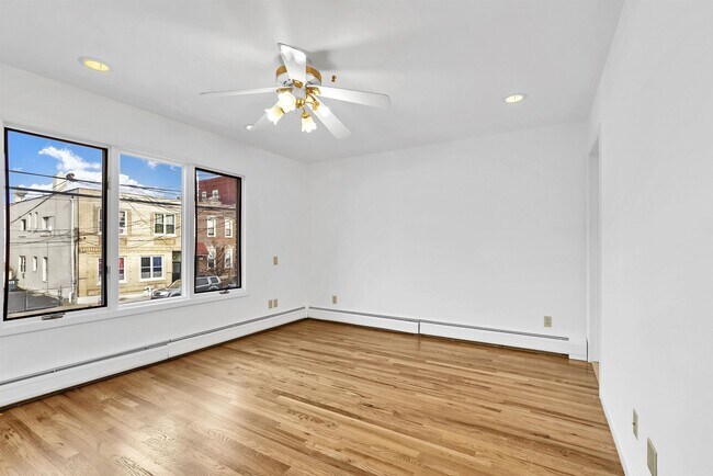 Building Photo - 234 Cliff St