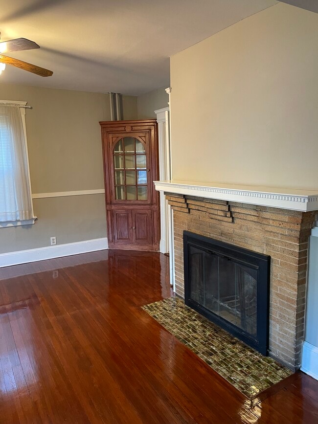 Building Photo - 381 Ward St