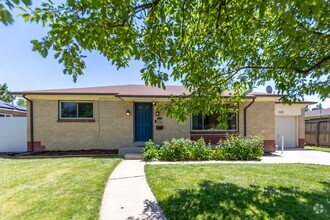 Building Photo - Beautifully Updated 5-Bedroom Home near St...