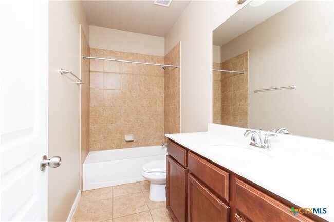 Building Photo - 245 Chering Dr