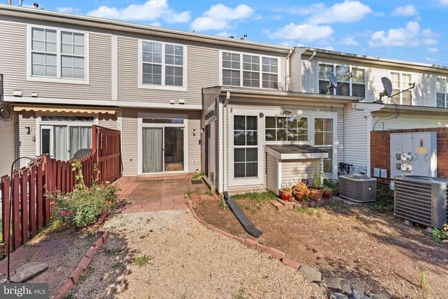 Building Photo - 44210 Shady Glen Terrace