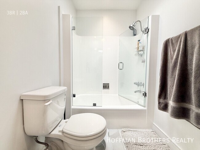 Building Photo - 1102 11th St