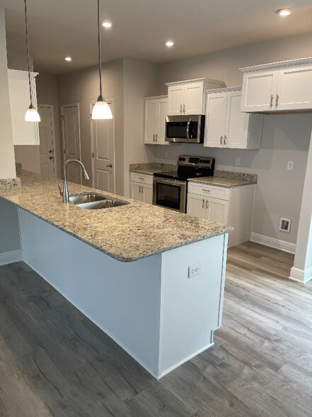 Building Photo - 807 Riverwalk Cir