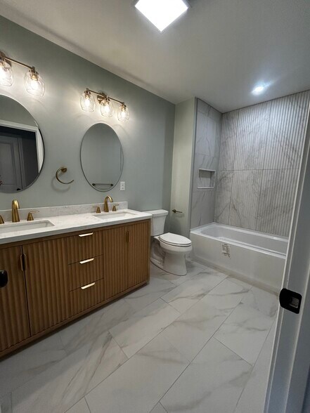 Building Photo - 246 Front St