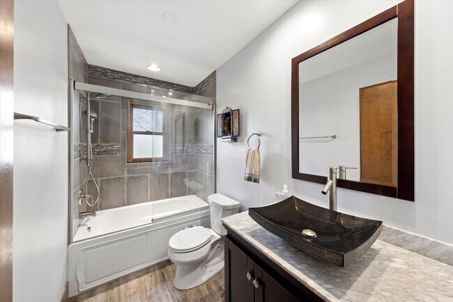 Building Photo - 4 E Noyes St