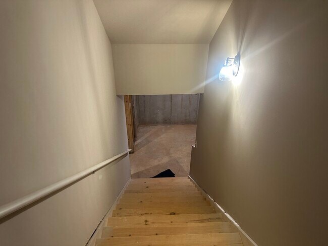 Building Photo - 1519 Windward Dr