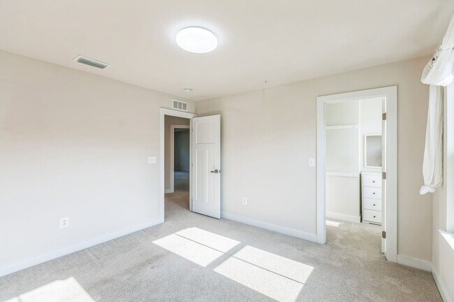 Building Photo - 8327 Legacy Cir E