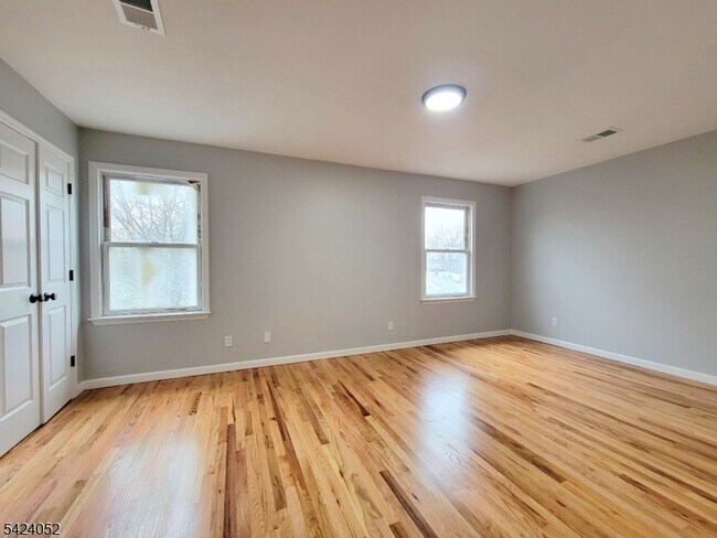 Building Photo - 11 Wallis Ave