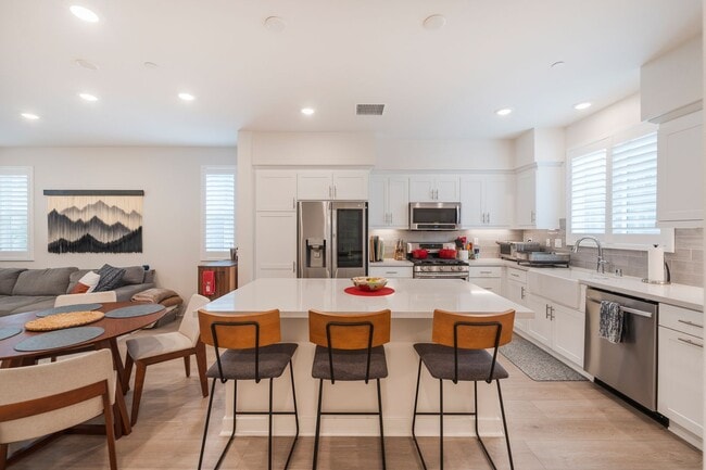 Building Photo - Newer townhome rental located in the gated One Seven Eight community!