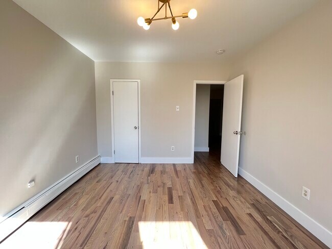 Unit 3 - 114 W 7th St