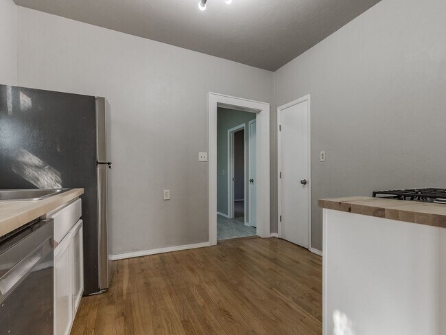 Building Photo - Renovated 3-bedroom, 2-bath home located in the heart of Edmond!