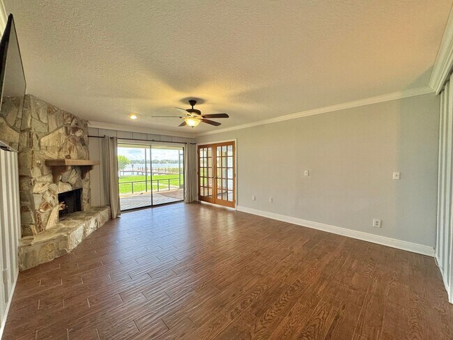 Building Photo - Lake Hartridge Condo - Two Levels with Water Views