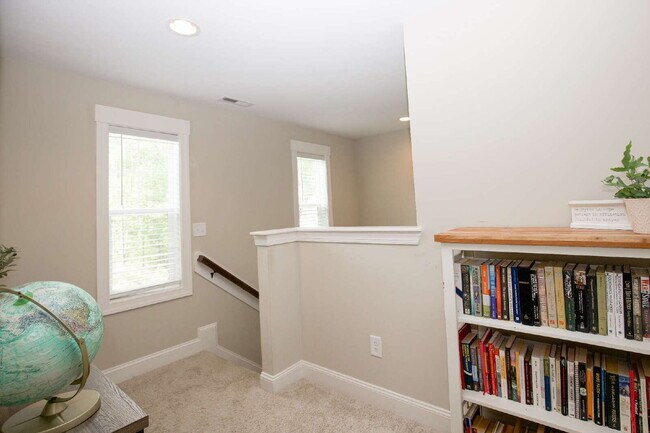 Building Photo - "Charming 4-Bedroom Retreat with Fireplace and 3 Full Baths in Aberdeen!"