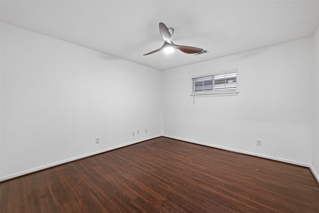 Building Photo - 16 N Curlew St