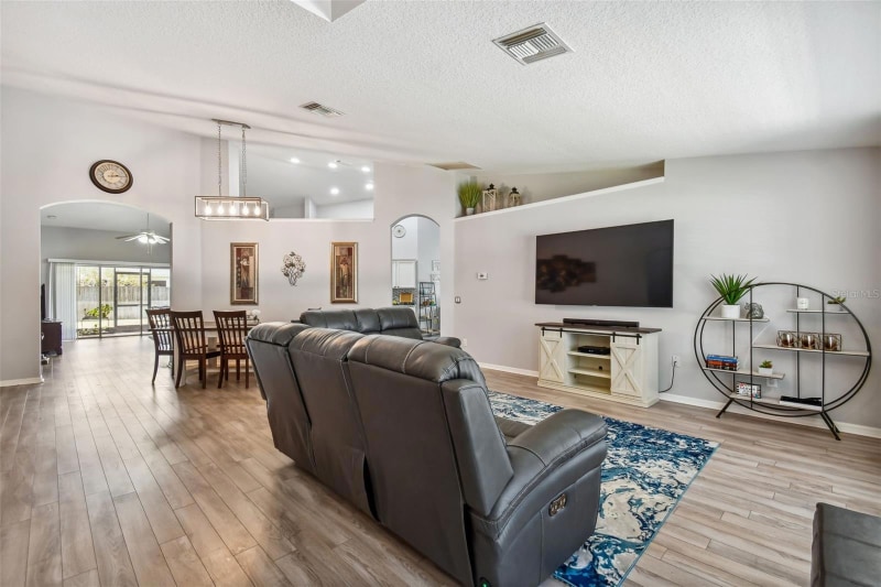 Building Photo - 7124 Colonial Lake Dr