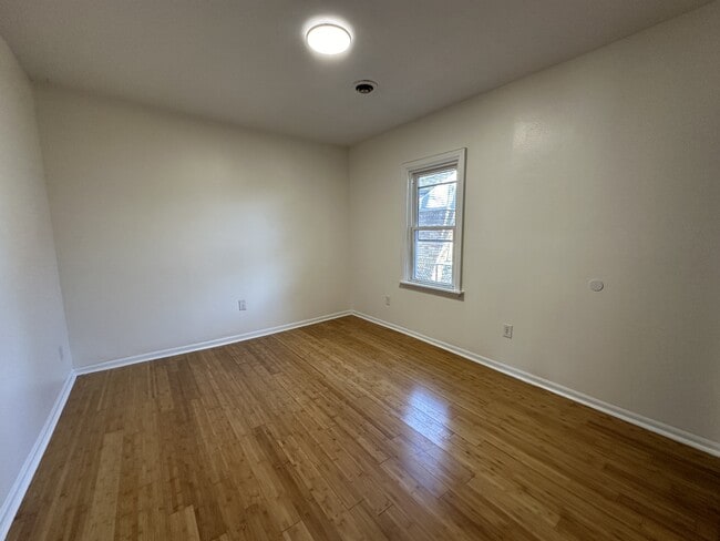 Building Photo - 1102 Sandy Hollow Rd