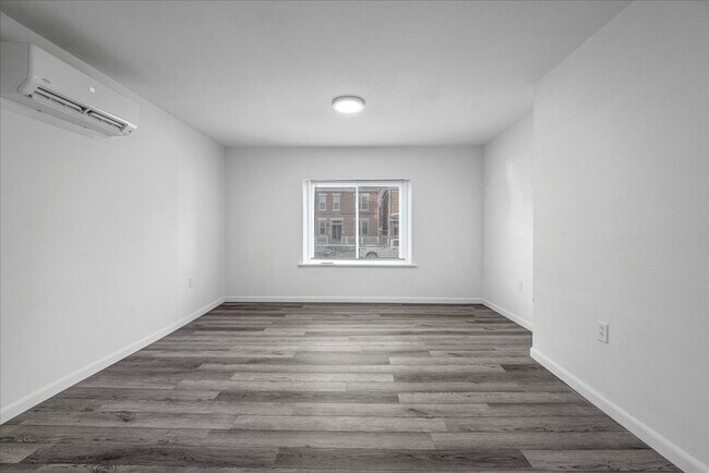 Building Photo - 612 N St Clair St