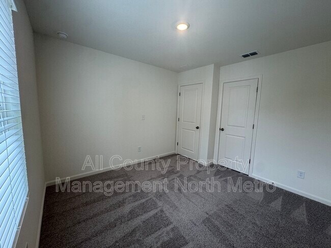 Building Photo - 268 Rydal Wy