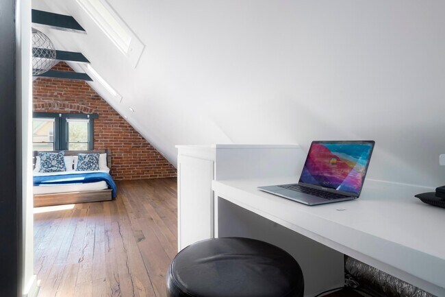 Building Photo - 469 Delaware St