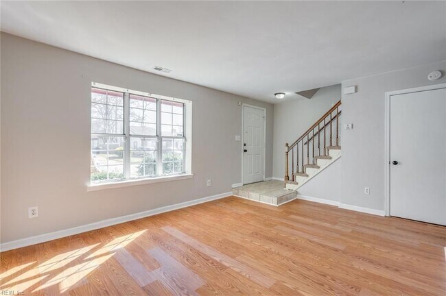 Building Photo - 436 Peregrine St
