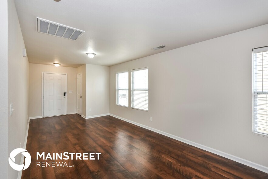 Building Photo - 255 Bermuda Lakes Dr