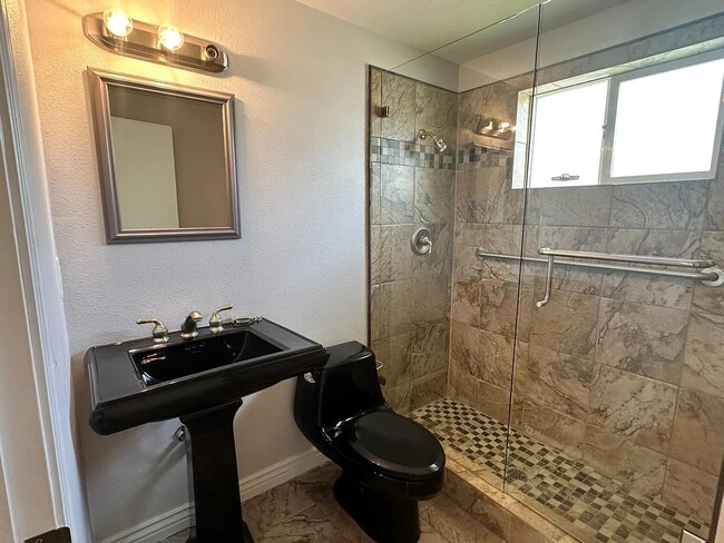 Building Photo - 515 W 100 S