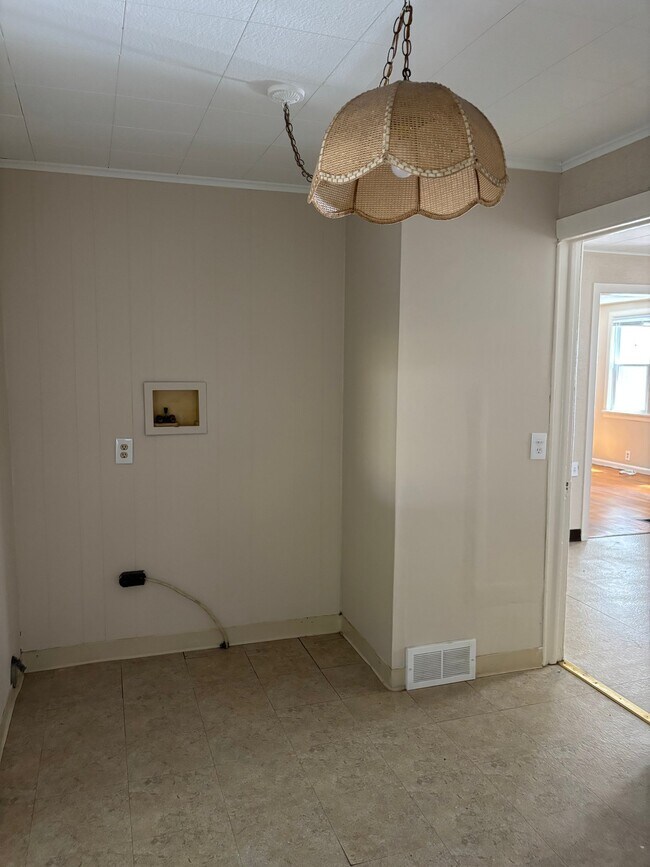 Building Photo - 10 Kestrel St